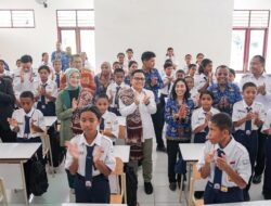 Menko PM Muhaimin Dorong Sekolah Umum Tiru Model Sekolah Rakyat